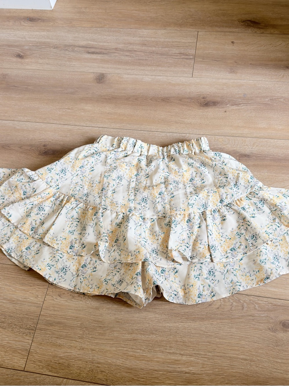 Boutique Yellow Floral Ruffle Tiered Mini Skorts - Picture 3 of 3